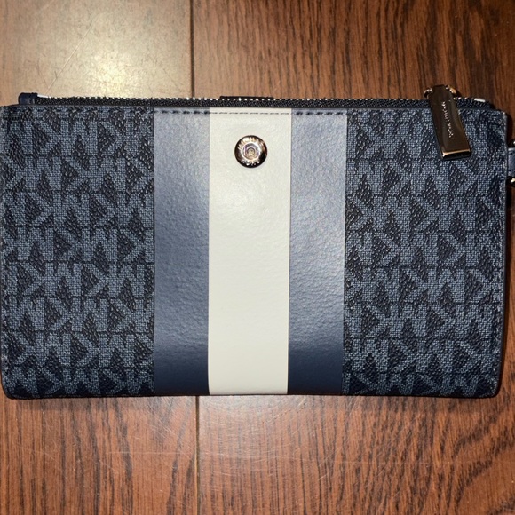 2 piece wallet bundle Michael Kors wallet and Kate spade wallet. - Picture 4 of 9